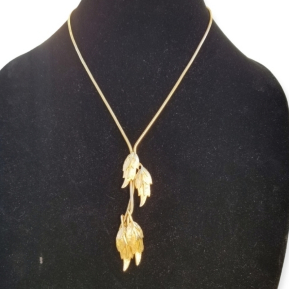 VINTAGE GOLDTONED SNAKE CHAIN & GOLD LEAF PENDANT DROP NECKLACE